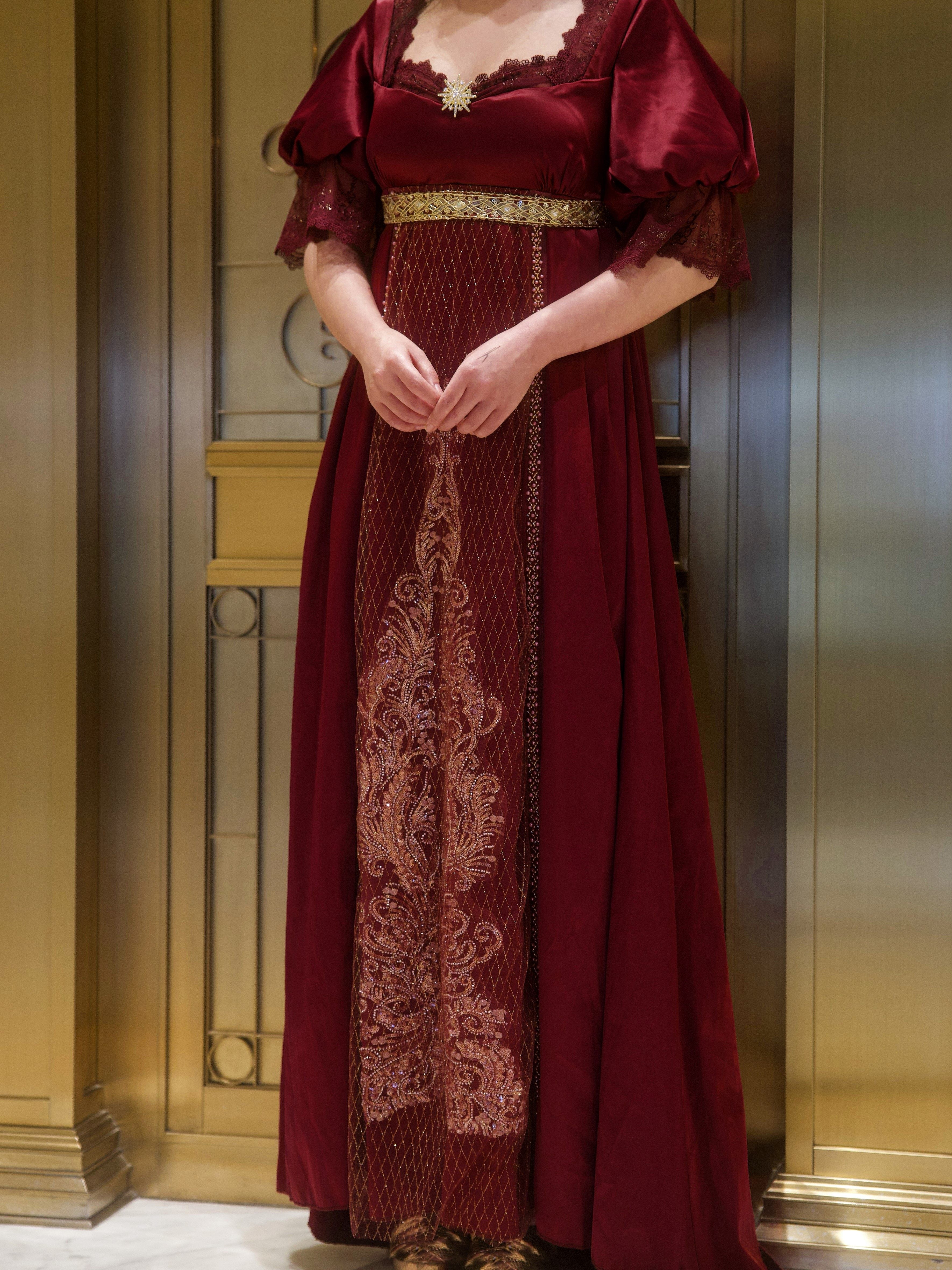 QUEENSWORDS oil painting imperial dress vintage nail bead dress